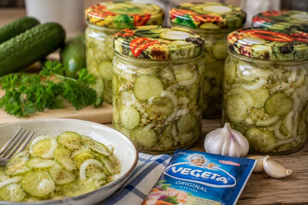 zaváraný uhorkový šalát s vegetou